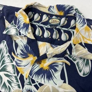 Tommy Bahama Mens Large Floral 100% Rayon Short‎ Sleeve Hawaiian Shirt